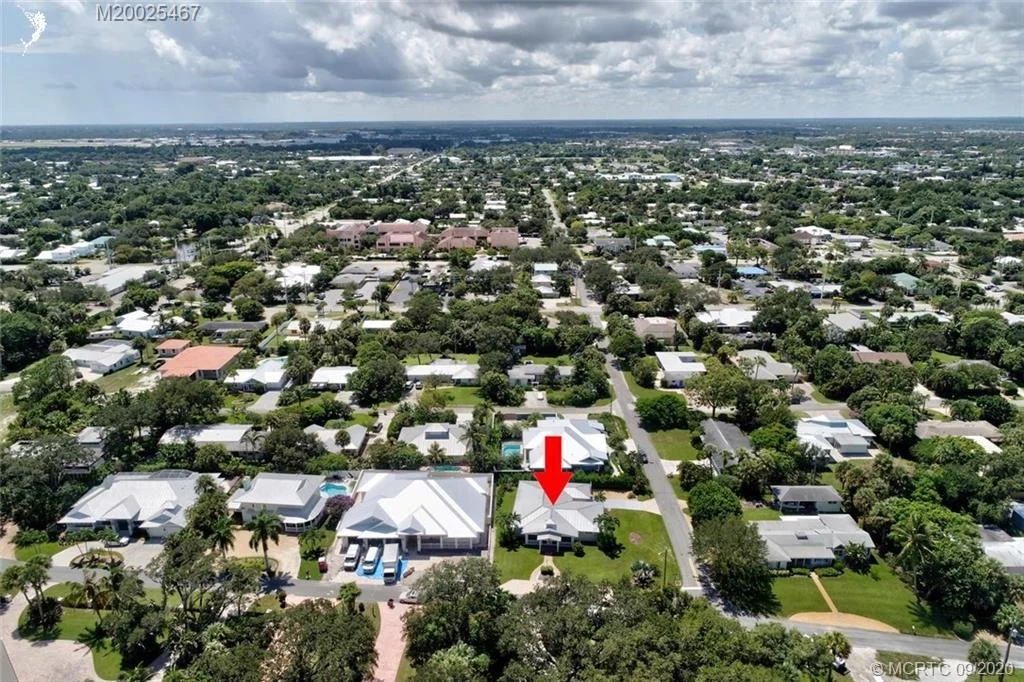 Photo of 904 SE Riverside Drive