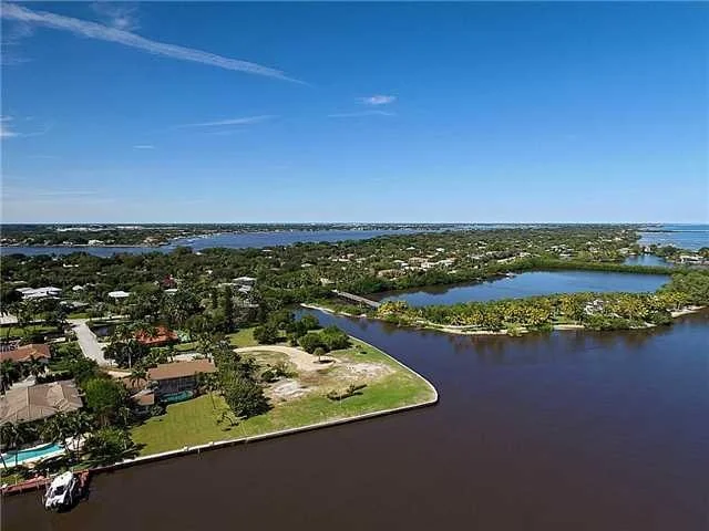 Photo of 1 N Island Road