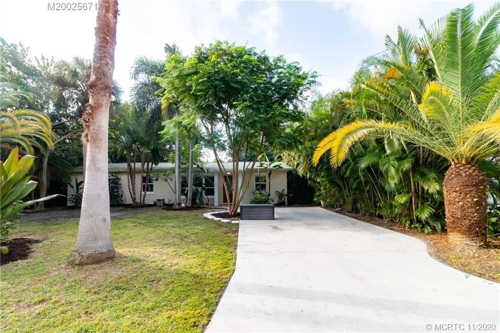 Photo of 509 SW North Riverpoint Drive