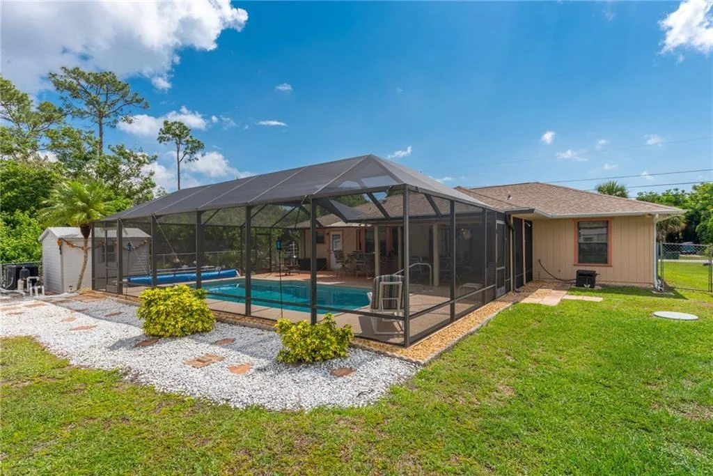 Photo of 5715 Sunset Boulevard