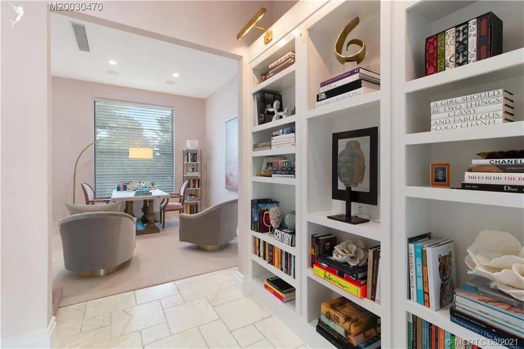 Photo of 6621 SE Harbor Circle