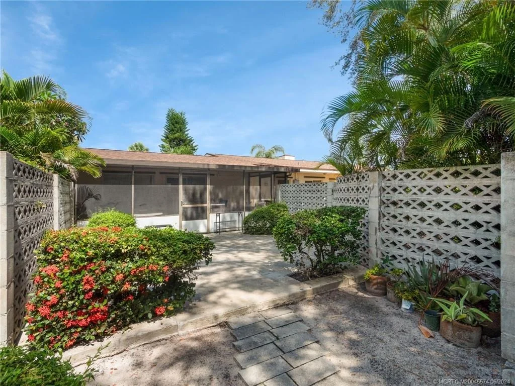 Photo of 1023 NW Pine Lake Drive