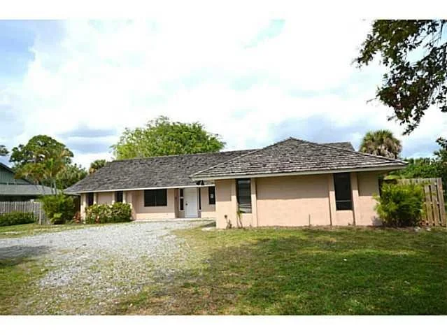 Photo of 3033 SE Quanset Circle