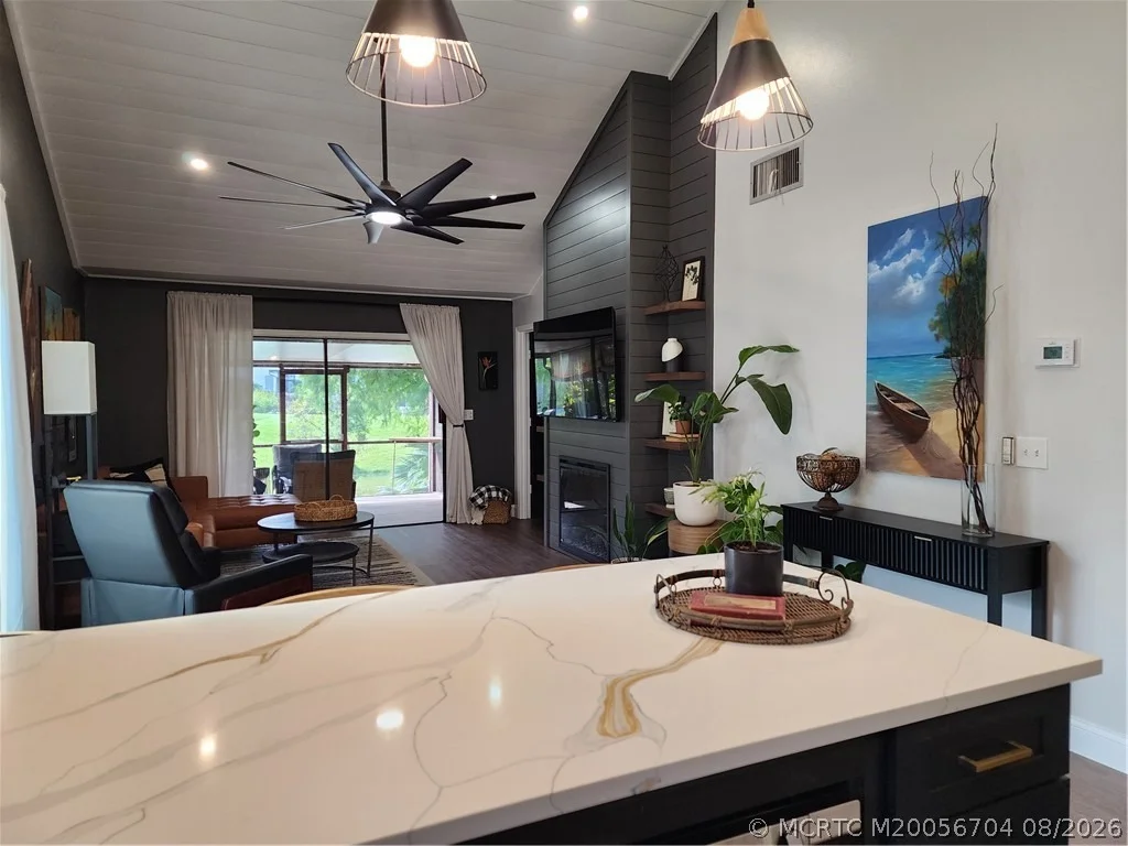 Photo of 496 SE Cardinal Trail