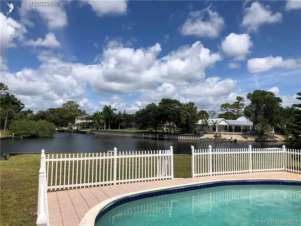 Photo of 1360 NW Lakeside Trail