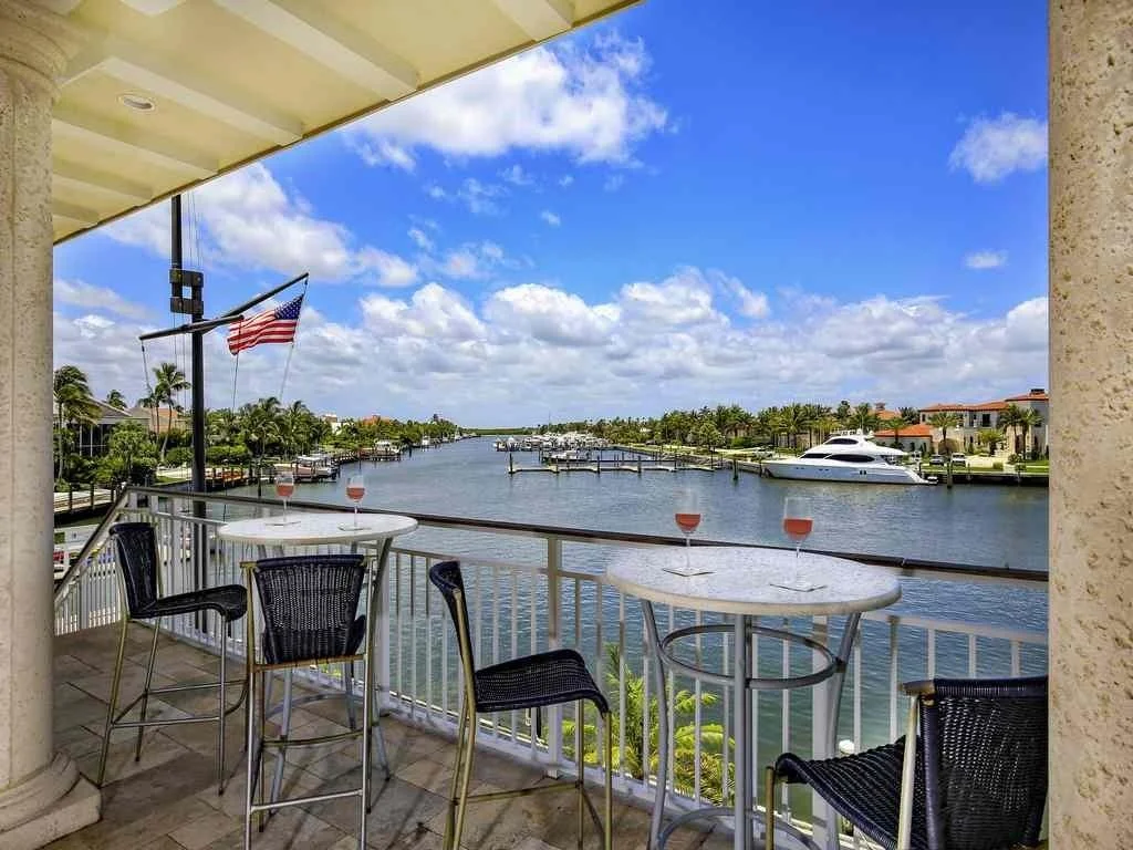 Photo of 6900 SE Harbor Circle