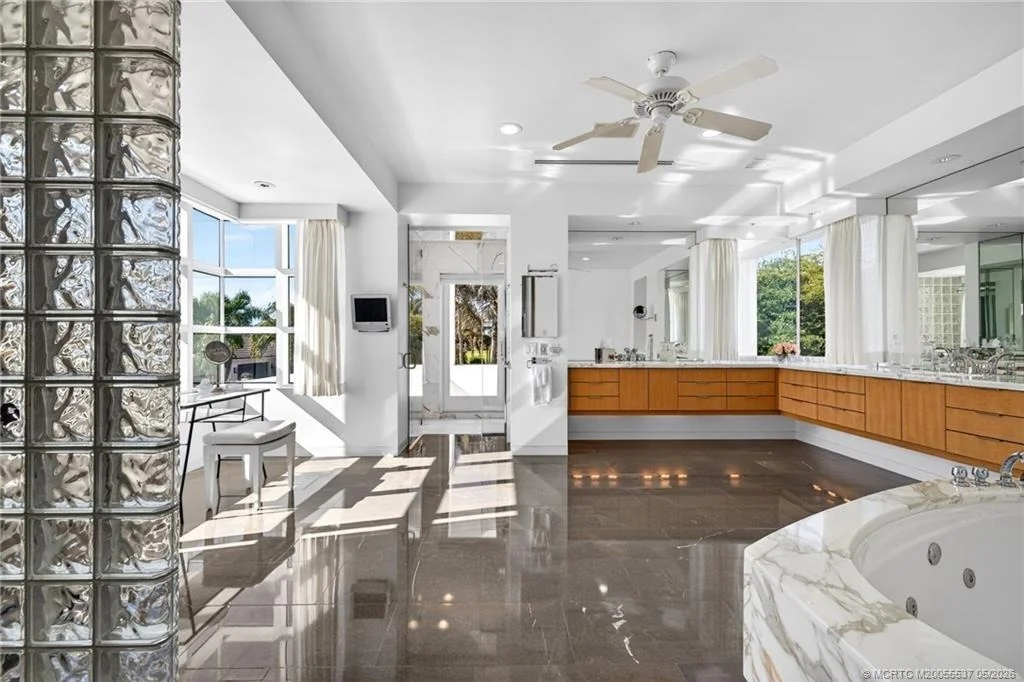 Photo of 7034 SE Harbor Circle