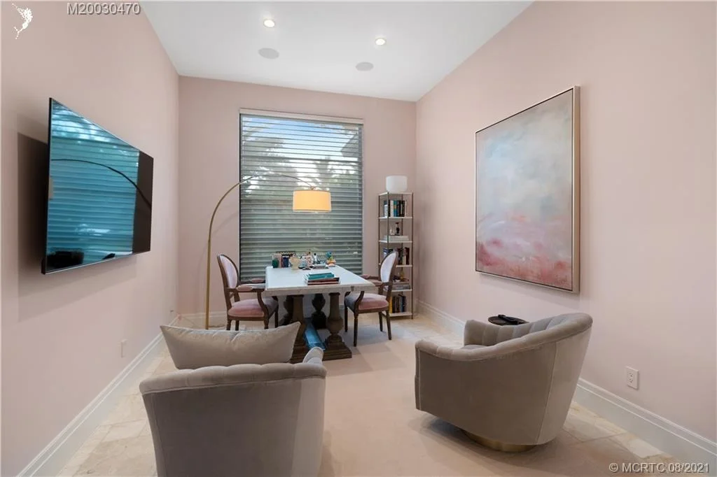 Photo of 6621 SE Harbor Circle