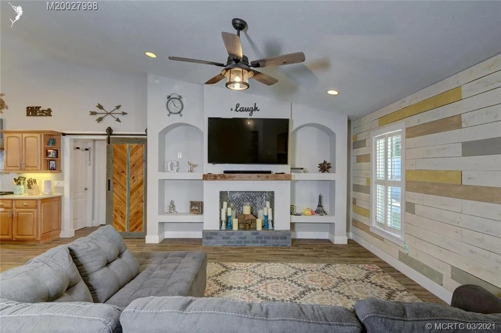 Photo of 320 SE Pelican Drive