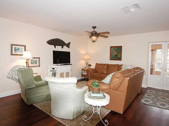 Photo of 723 SE PARKWAY Drive