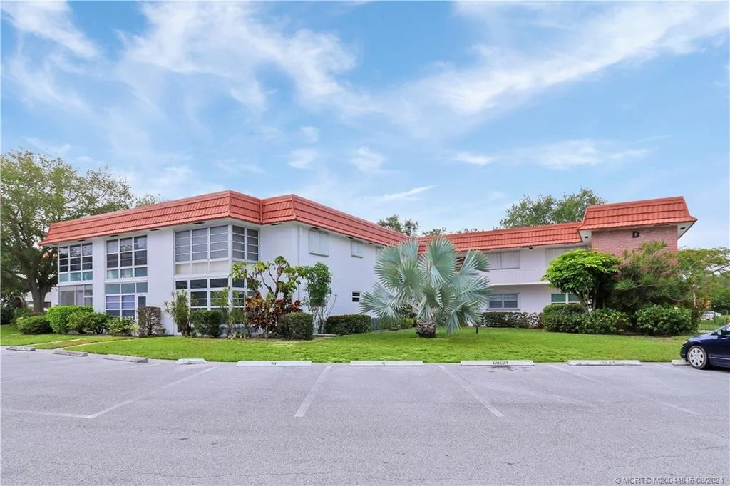 Photo of Unit D2 at 2600 SE Ocean Boulevard