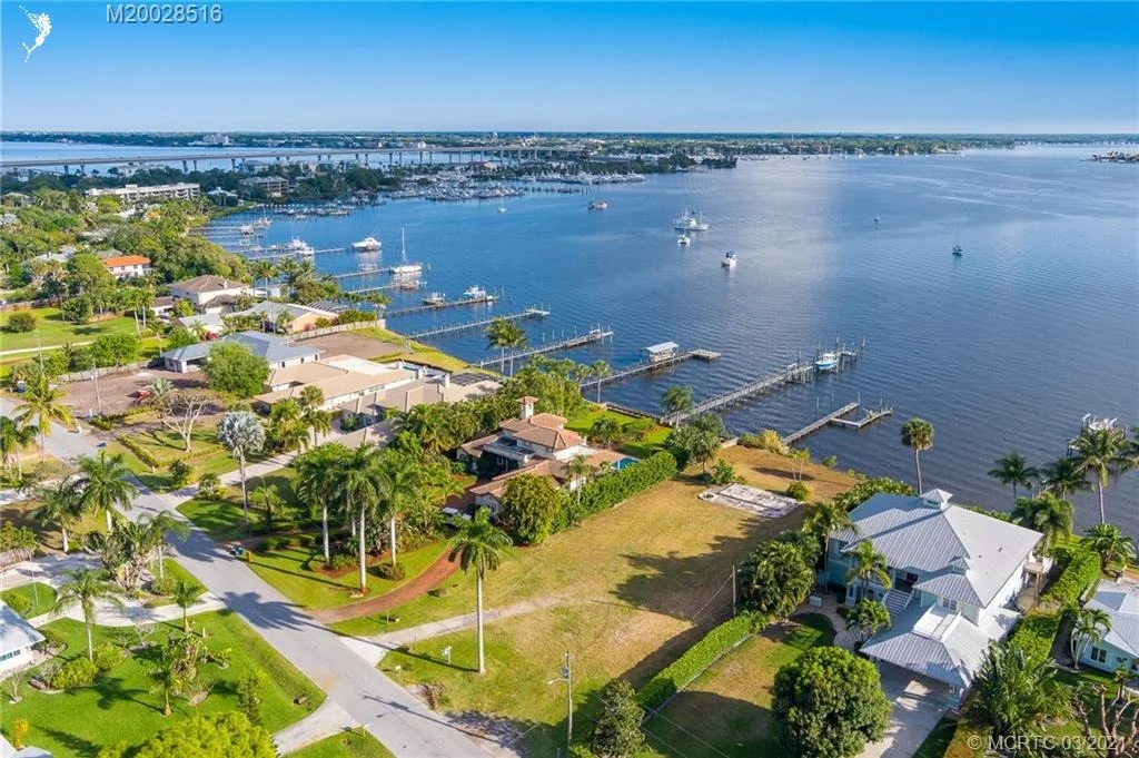 Photo of 641 NW Sunset Drive