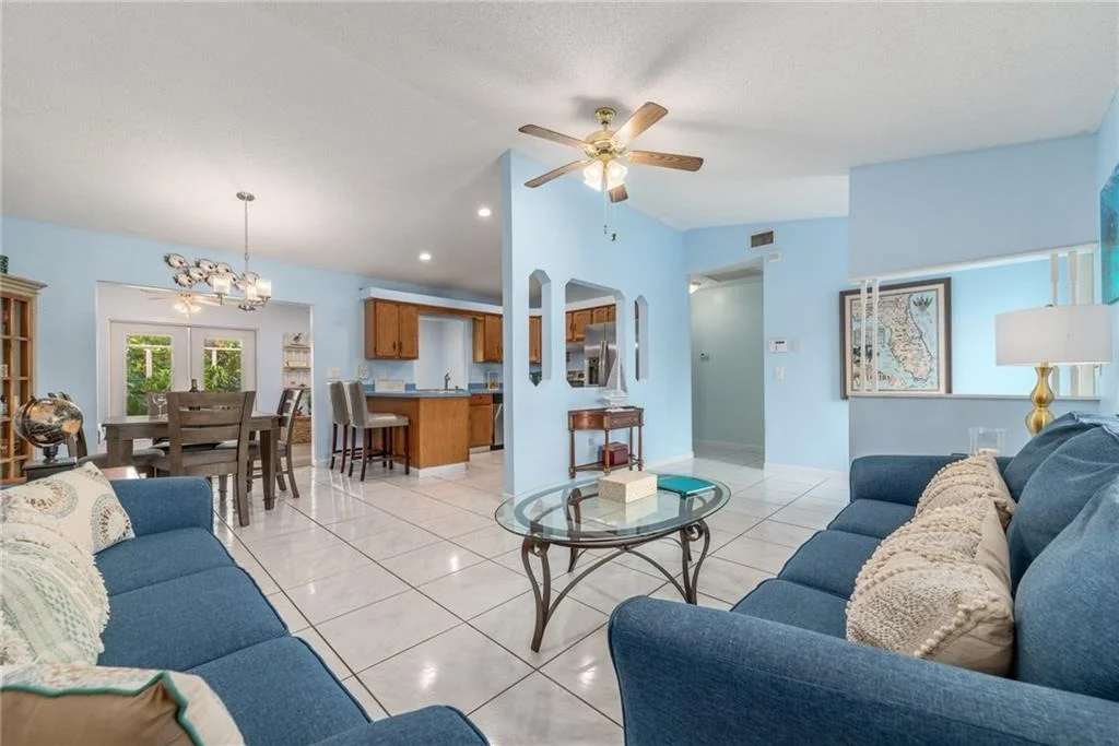 Photo of 710 SE Hibiscus Avenue