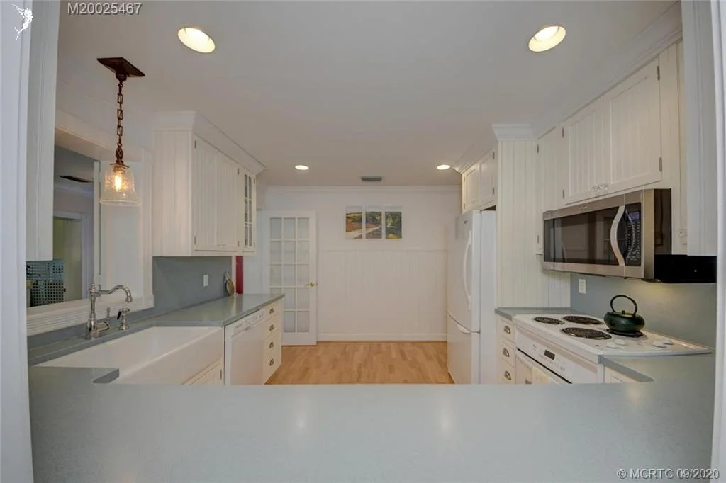 Photo of 904 SE Riverside Drive