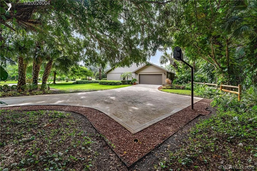 Photo of 254 SE Wells Drive