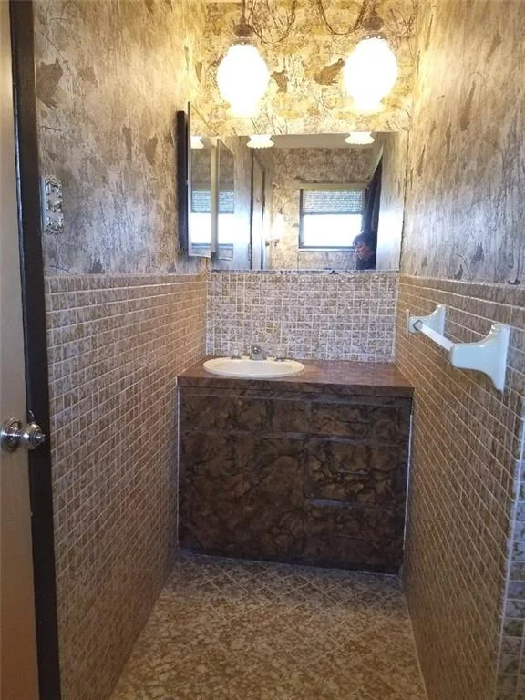 Photo of 1497 NW Lake Point