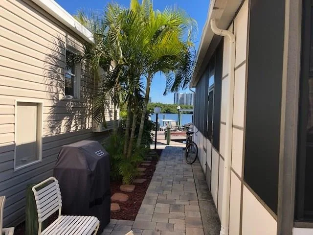 Photo of 404 Nettles Boulevard