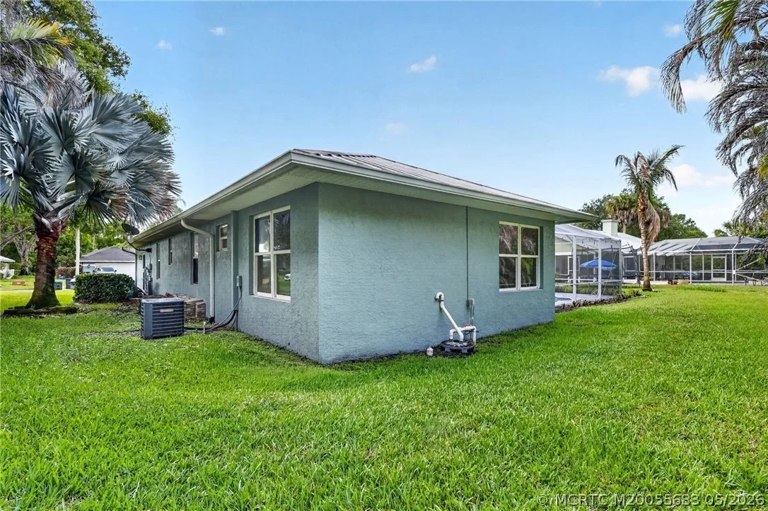 Photo of 671 SE Pin Oak Terrace
