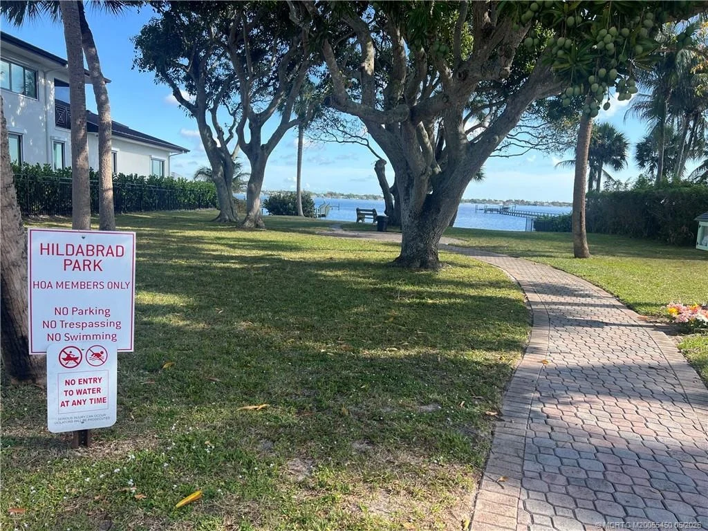 Photo of 818 SE Riverside Drive