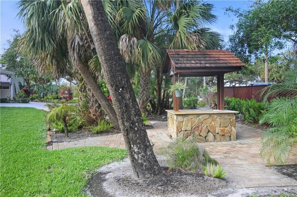Photo of 2 Palm Court