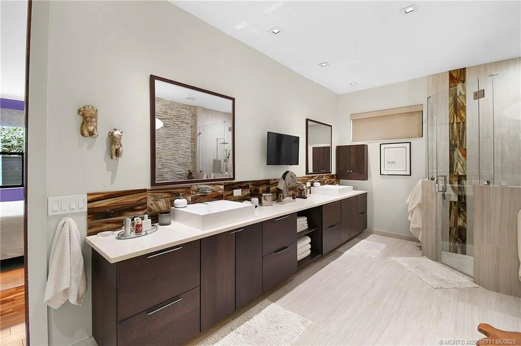 Photo of 314 SE Pelican Drive