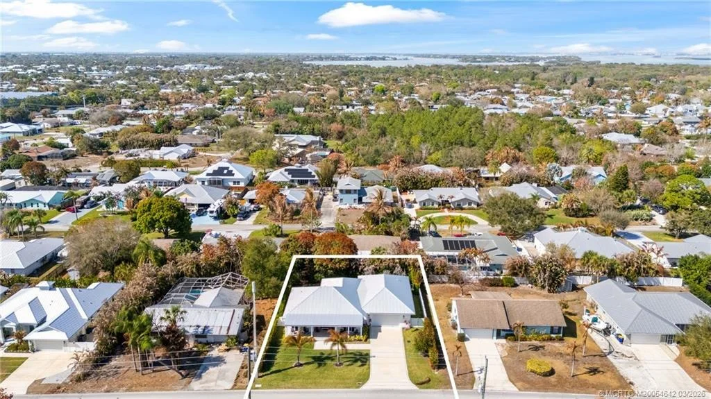 Photo of 5169 SE Horseshoe Point Road