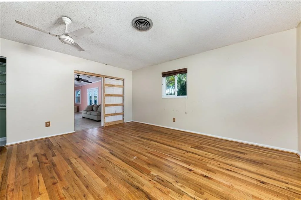 Photo of 1092 SE Madison Avenue