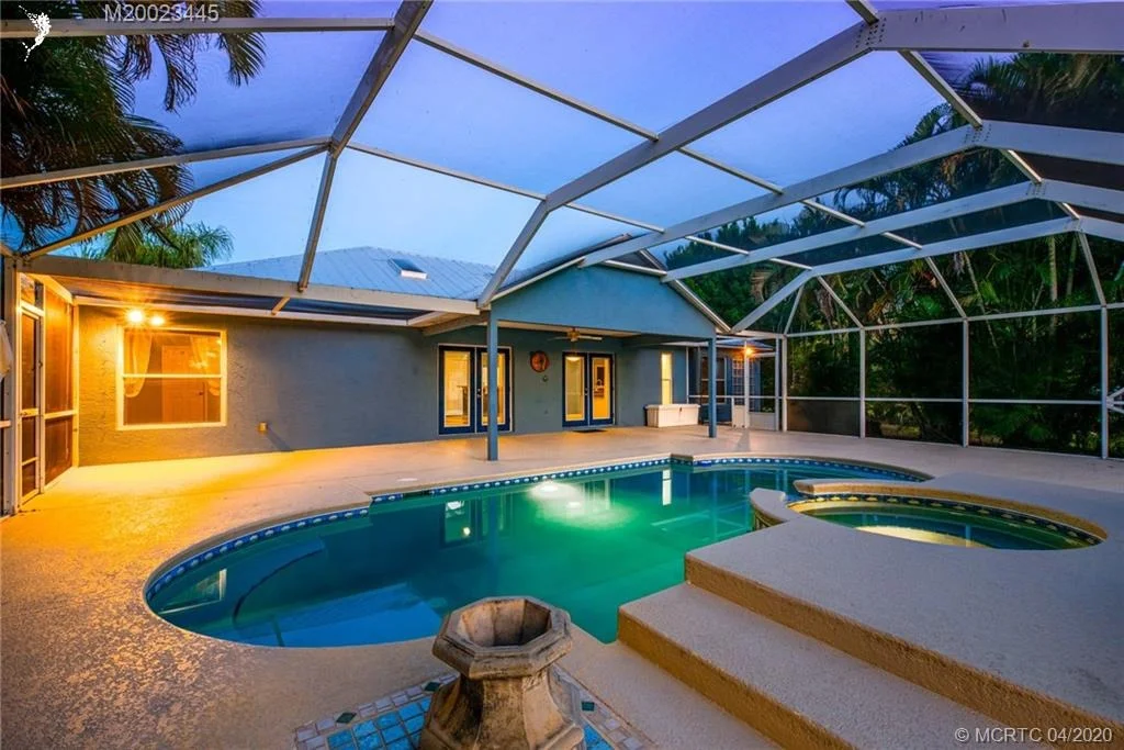 Photo of 928 SE Waterside Way