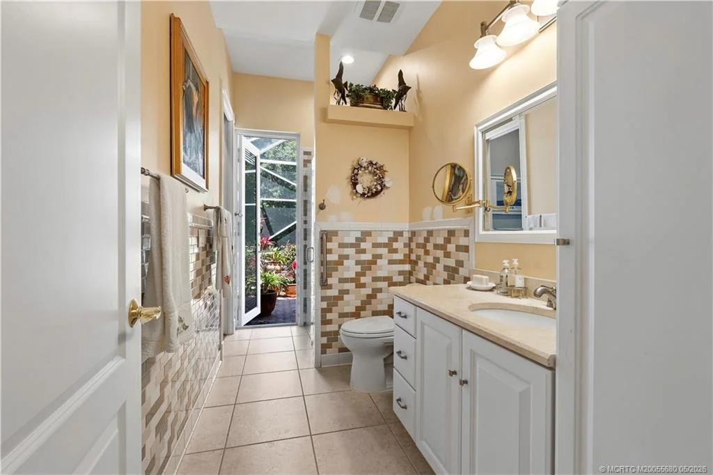 Photo of 4220 SE Rainbows End