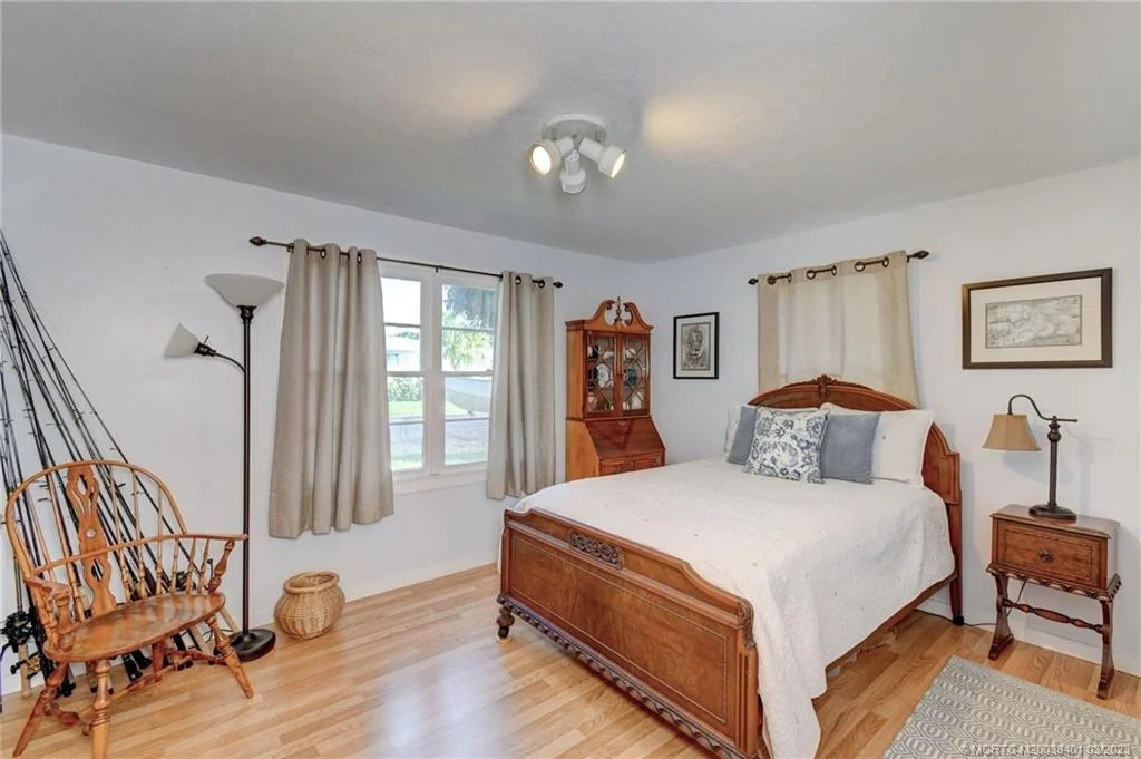 Photo of 834 SE Riverside Drive