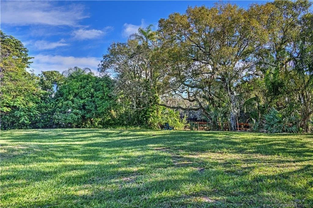 Photo of 286 SE Cardinal Trail
