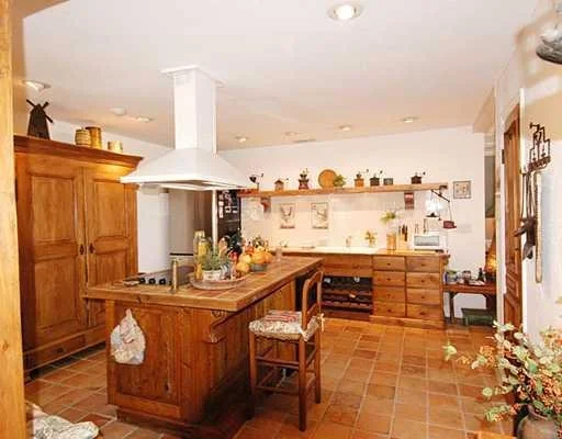 Photo of 1003 SE RIVERSIDE Drive
