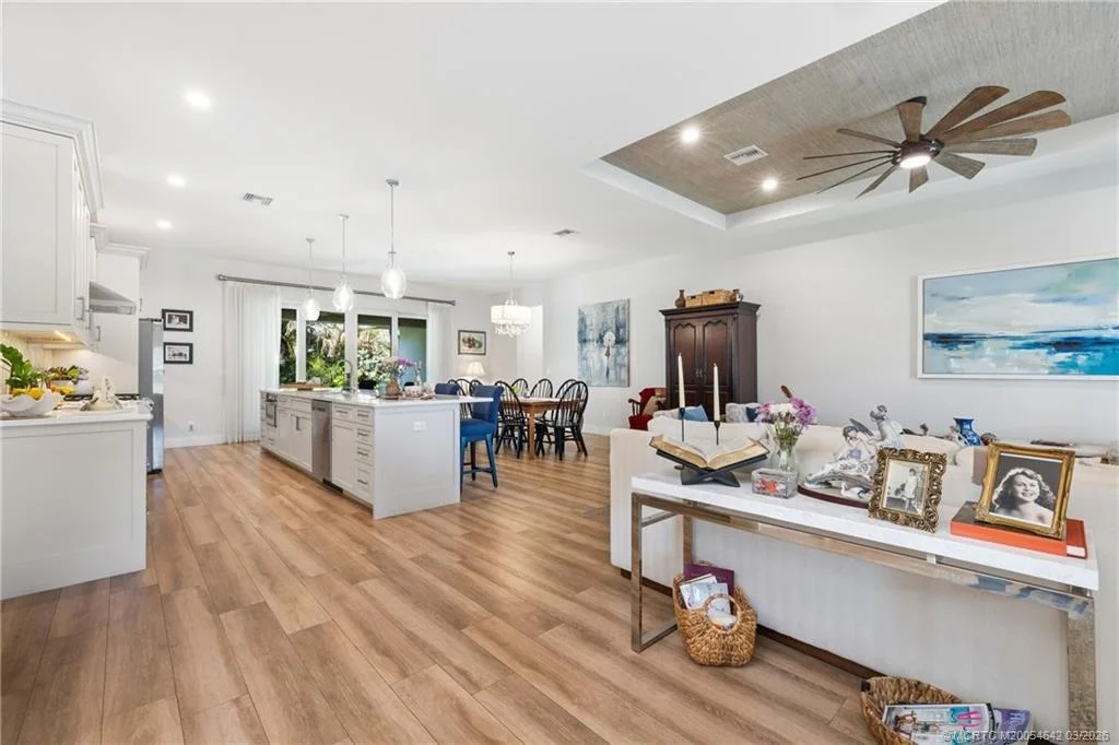 Photo of 5169 SE Horseshoe Point Road