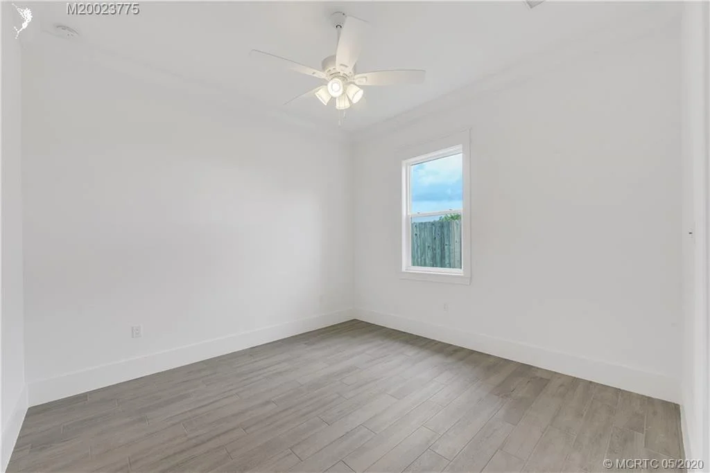 Photo of 441 SE Dolphin Drive