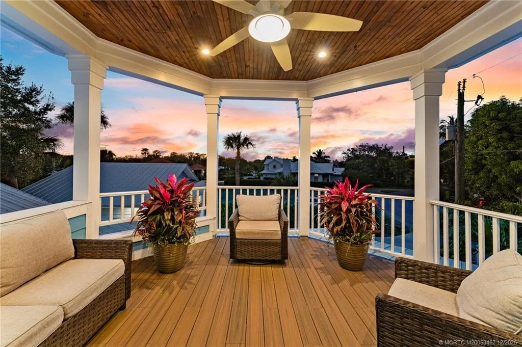 Photo of 1002 SE Riverside Drive