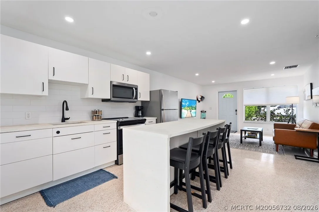 Photo of 30 SW Hideaway Place