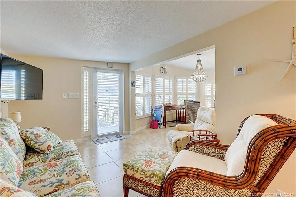 Photo of 142 Nettles Boulevard