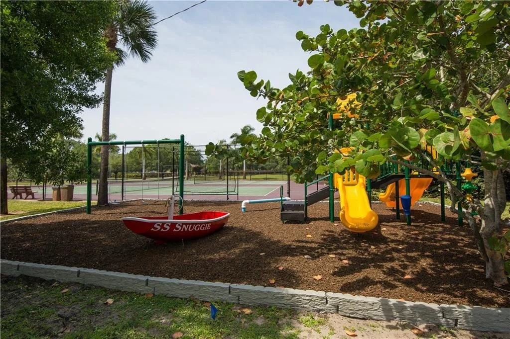 Photo of 222 SE Harbor Point Drive