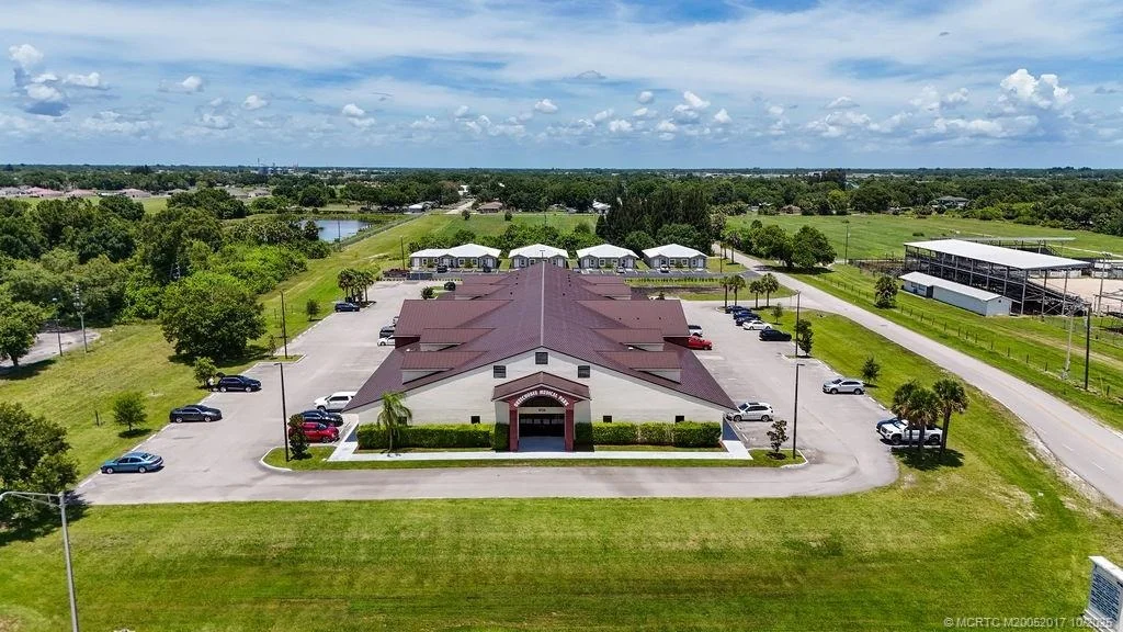 Photo of Unit H at 1713 US Highway 441 N