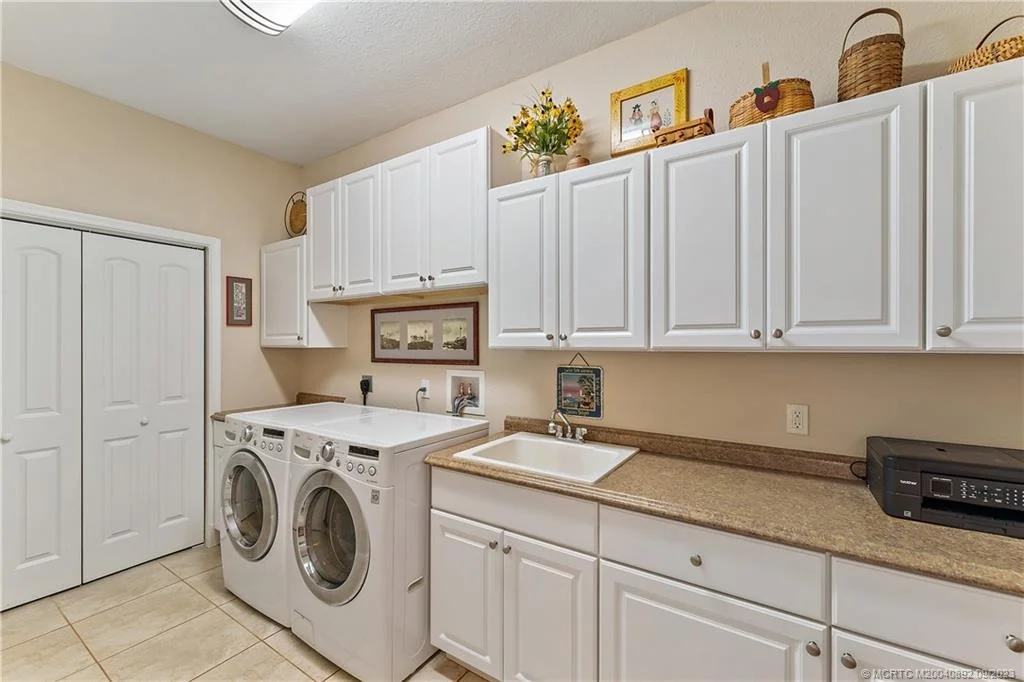 Photo of 587 SW Lost River Road