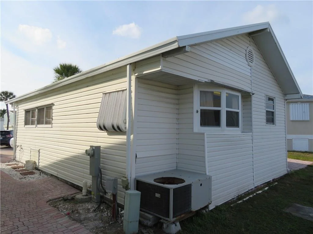 Photo of 15 Nettles Boulevard