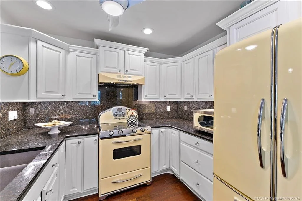 Photo of 333 SE Oriole Avenue