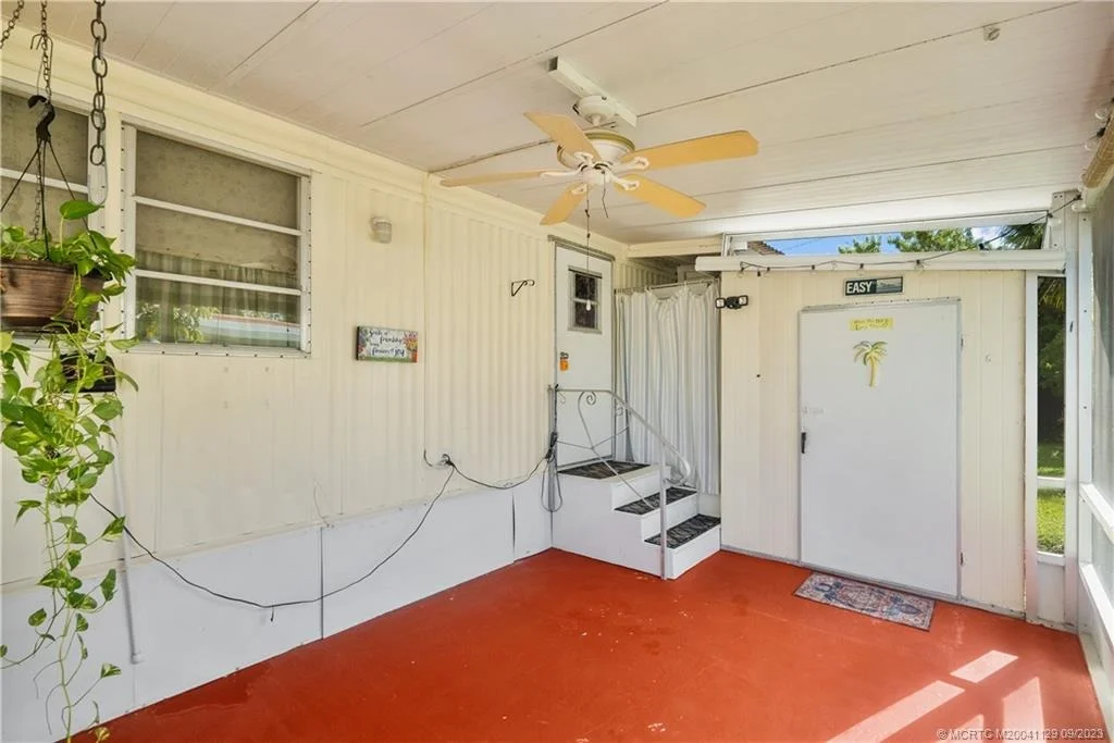 Photo of 149 SE Easy Street