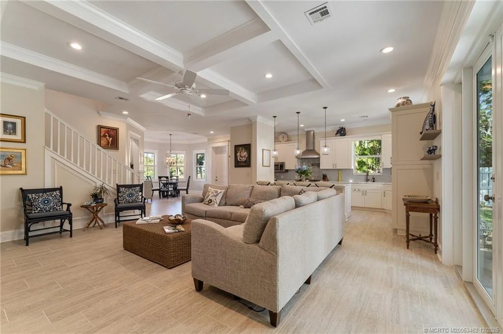 Photo of 1002 SE Riverside Drive