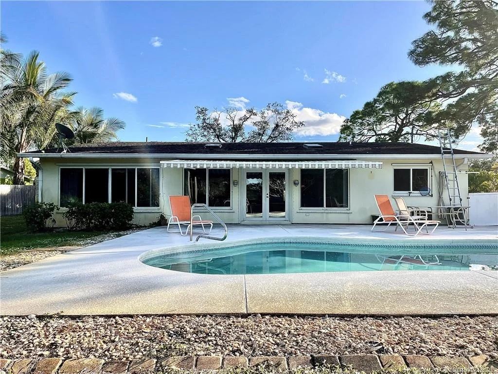Photo of 702 NW Sunset Drive