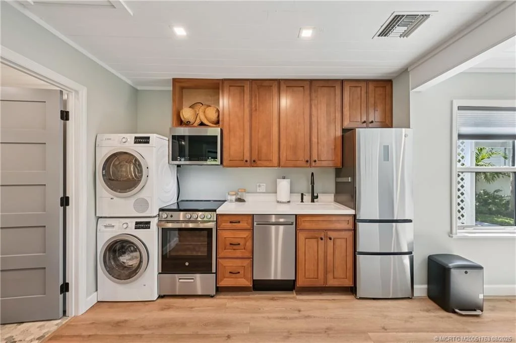 Photo of 200 SE Pelican Drive