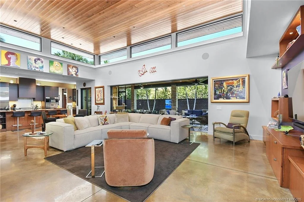 Photo of 314 SE Pelican Drive