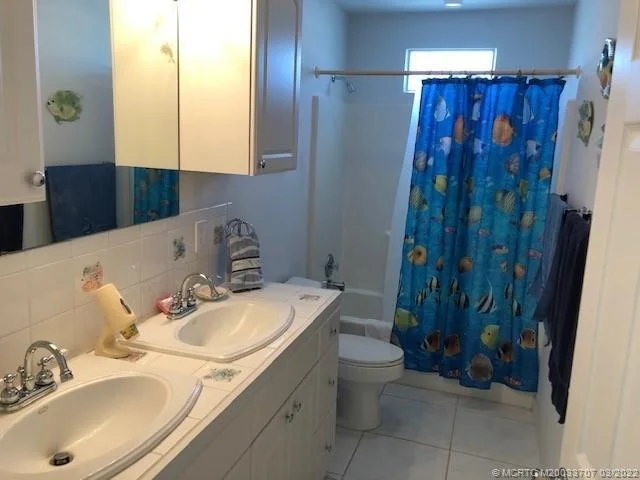 Photo of 877 Nettles Boulevard