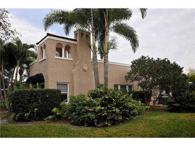 Photo of 439 SE Hibiscus Avenue