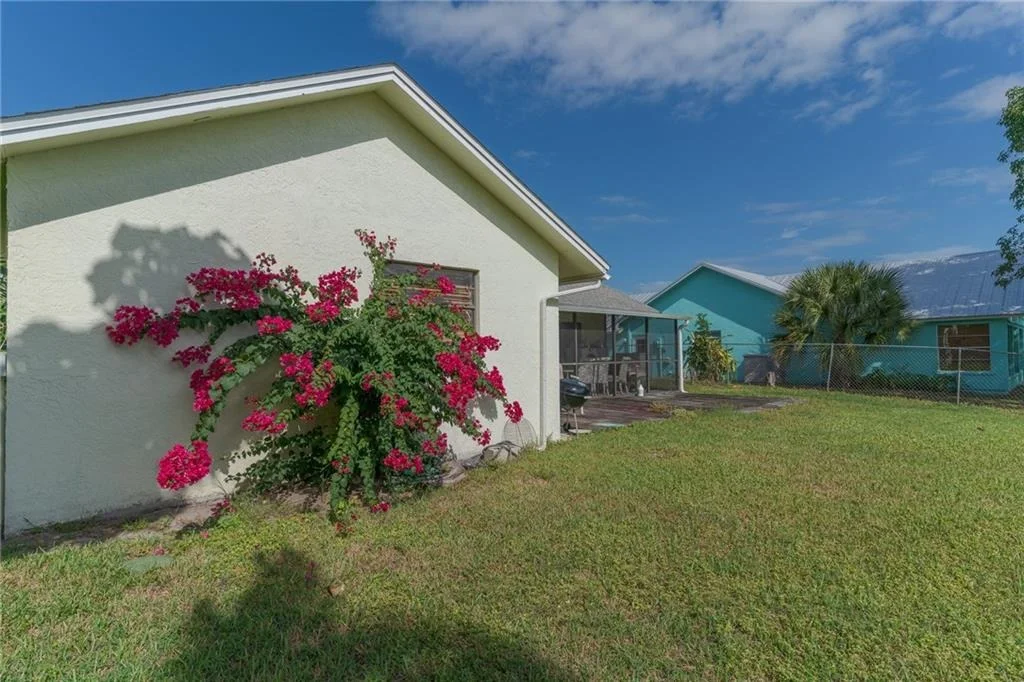 Photo of 707 SE Hibiscus Avenue